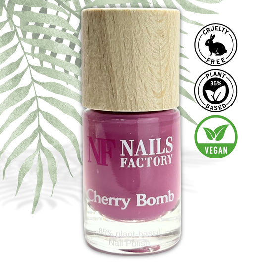 Green Plant Based Nagellack Cherry Bomb