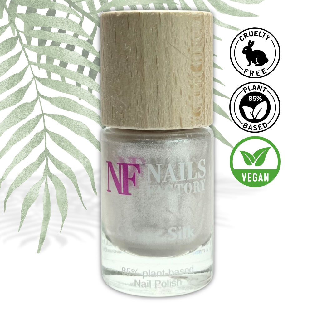 Green Plant Based Nagellack Silver Silk